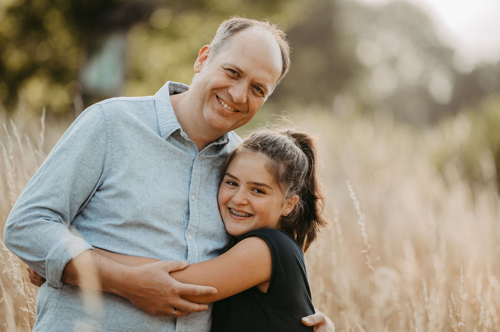 audele-fotografie-familie-auf-der-wiese (7)