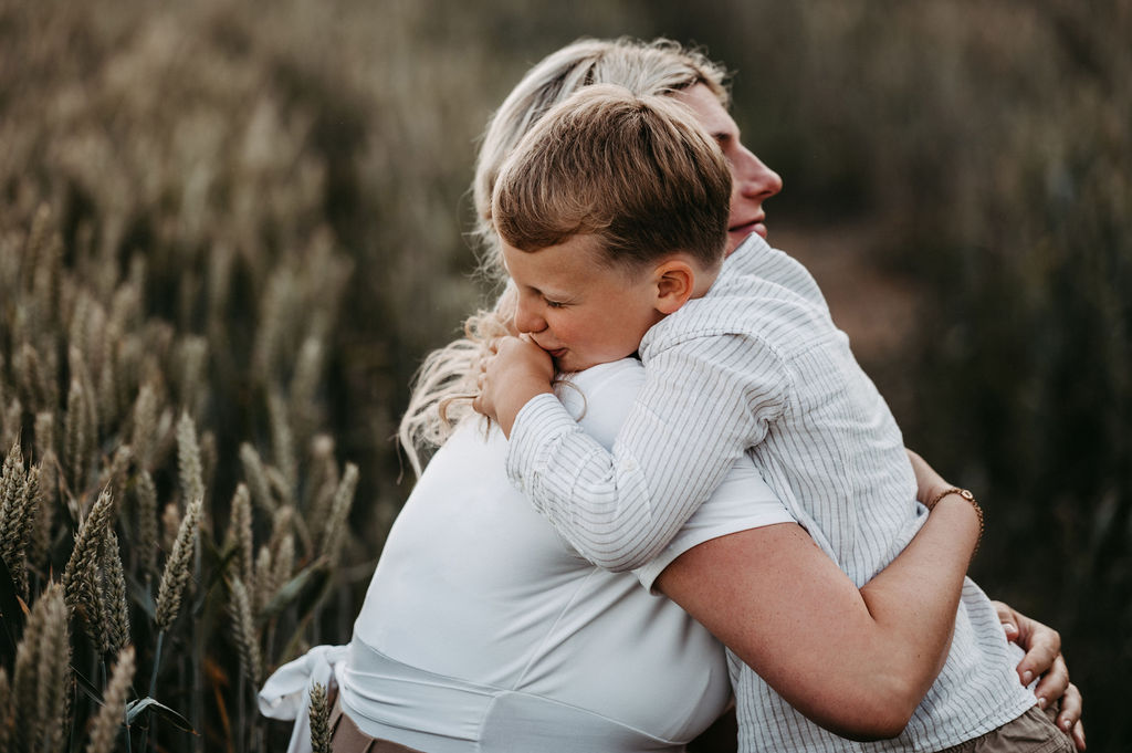 audele-fotografie-babybauch-vorfreude-im-spaetsommer (13)