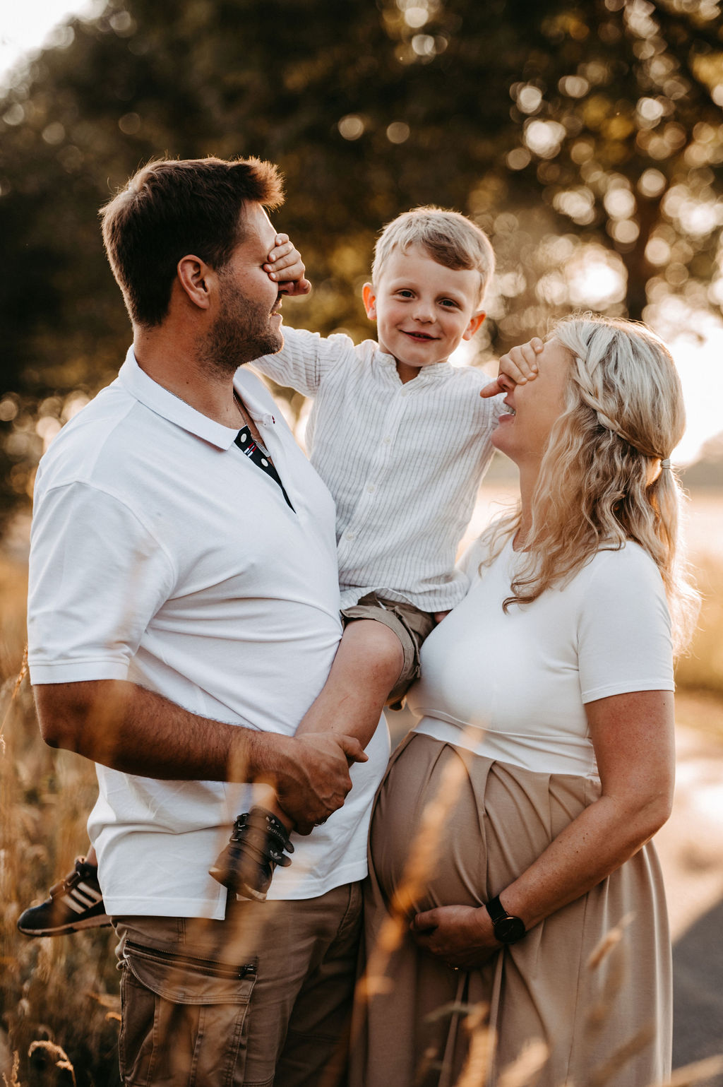 audele-fotografie-babybauch-vorfreude-im-spaetsommer (14)