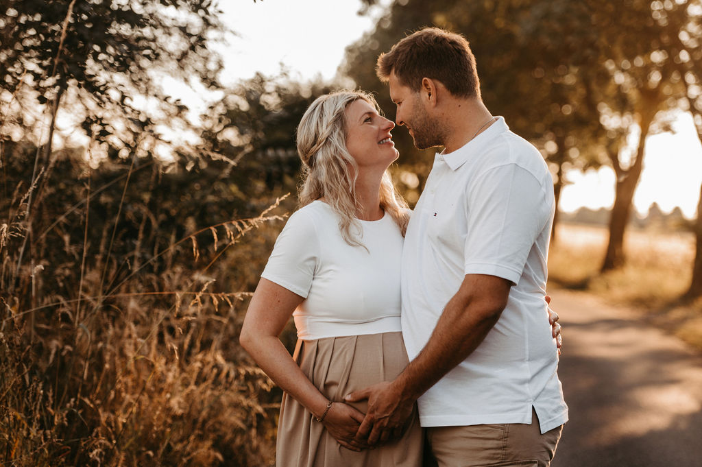 audele-fotografie-babybauch-vorfreude-im-spaetsommer (15)