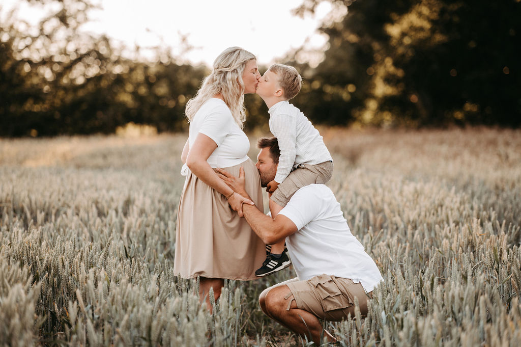 audele-fotografie-babybauch-vorfreude-im-spaetsommer (7)