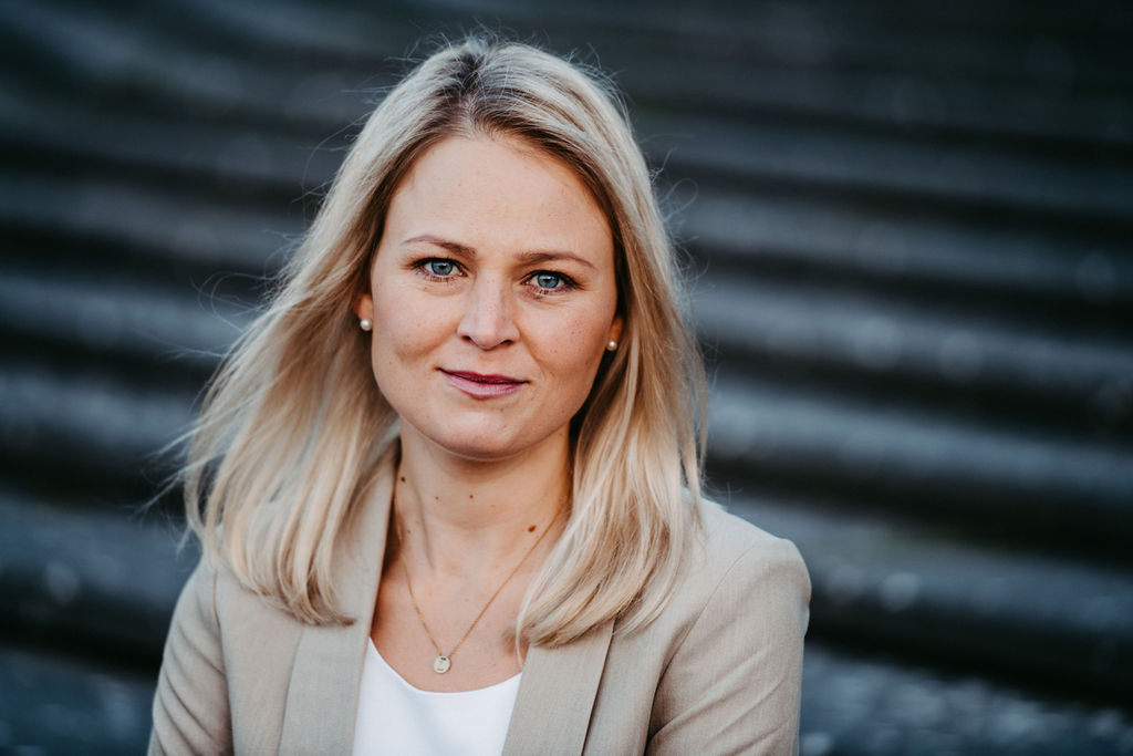 audele-fotografie-business-frau-draussen (9)