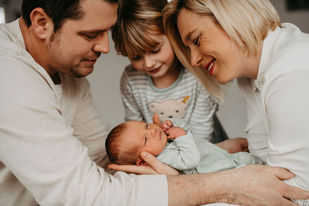 audele-fotografie-neugeborene-kleiner-bruder (11)