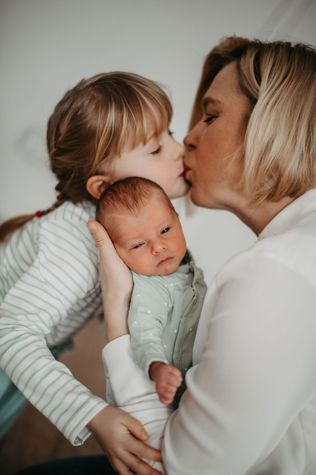 audele-fotografie-neugeborene-kleiner-bruder (15)