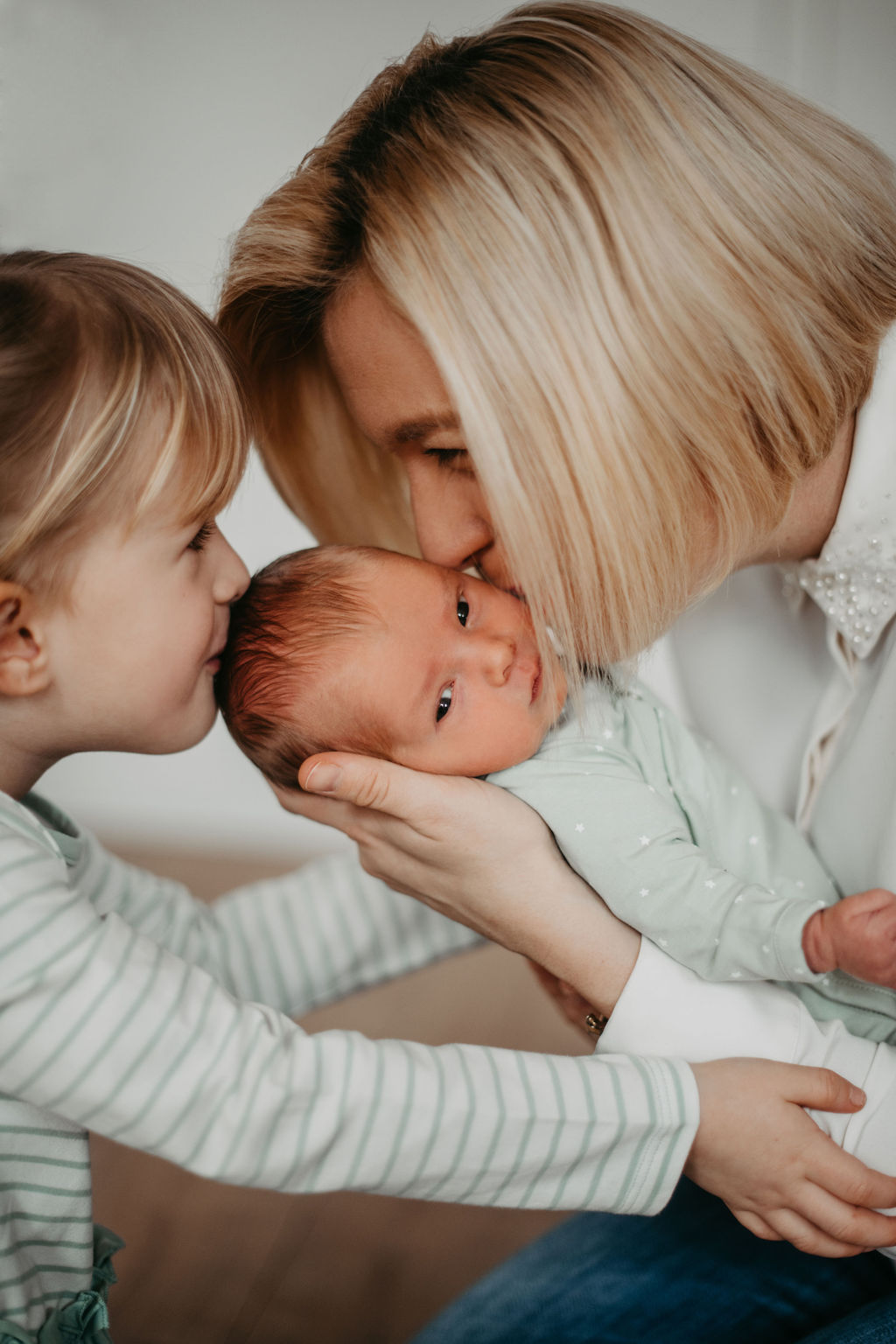 audele-fotografie-neugeborene-kleiner-bruder (2)